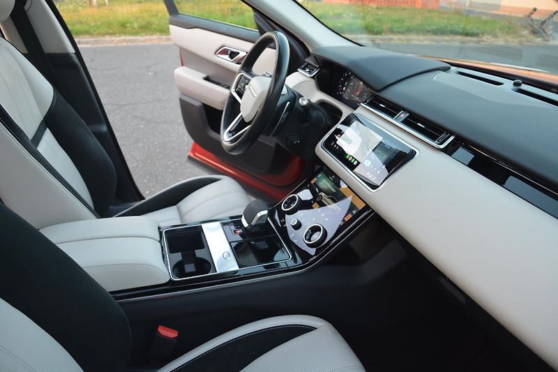 Land Rover Range Rover Velar (2021) P250 R-Dynamic AWD - fotka 12 z 30