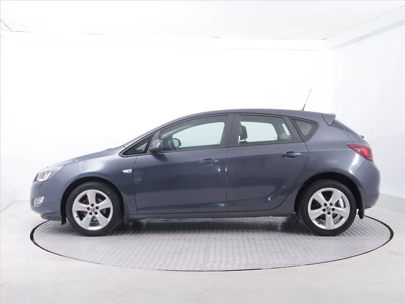 Opel Astra (2010) 1.6 16V, po STK, jezdí dobře - fotka 3 z 18