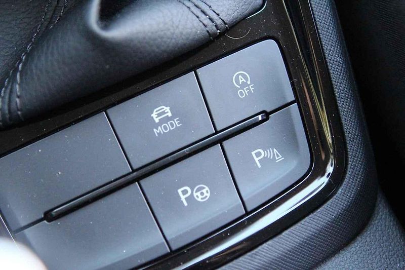 Pro Škodu je netradiční použití světel pro denní svícení v pozici nad klasickými reflektory