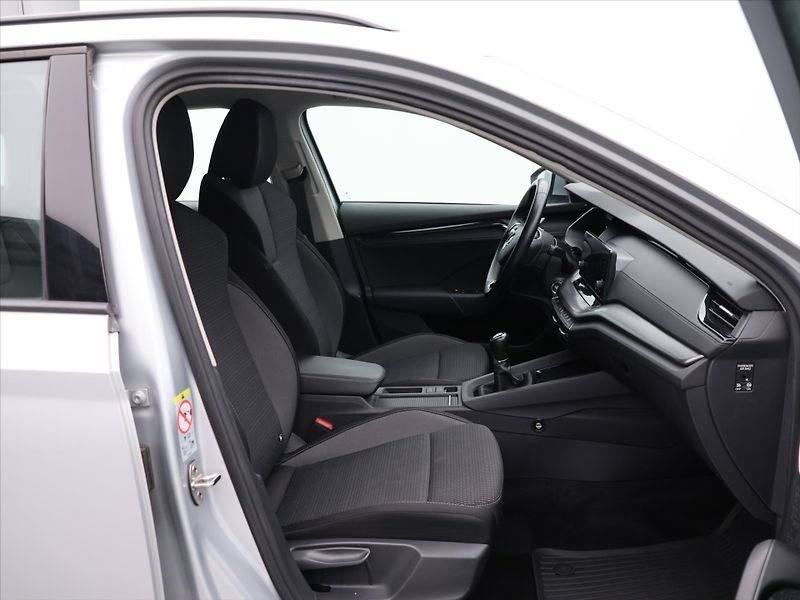 Škoda Octavia 2,0 TDI Ambition CZ DPH 1.Maj. - fotka 11 z 26