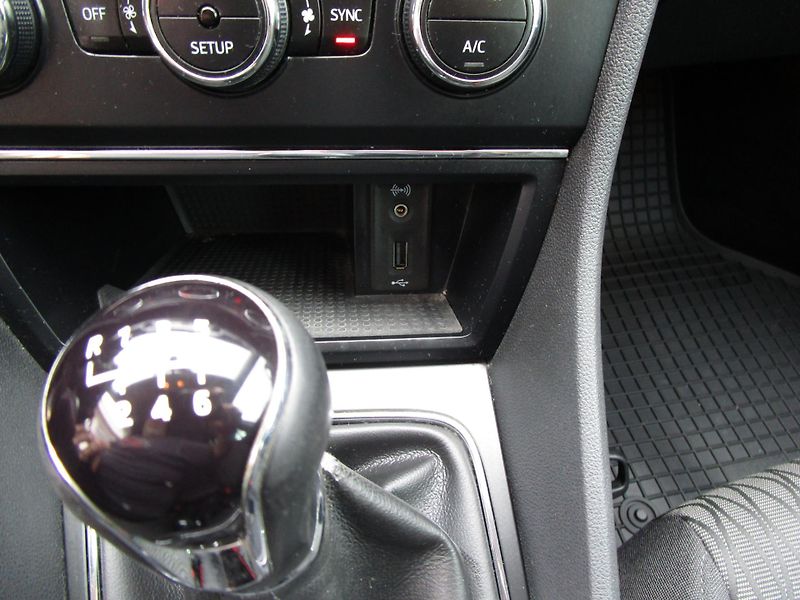 Seat Leon 1,2TSI-81KW-NOVÁ STK+ROZVODY - fotka 12 z 14