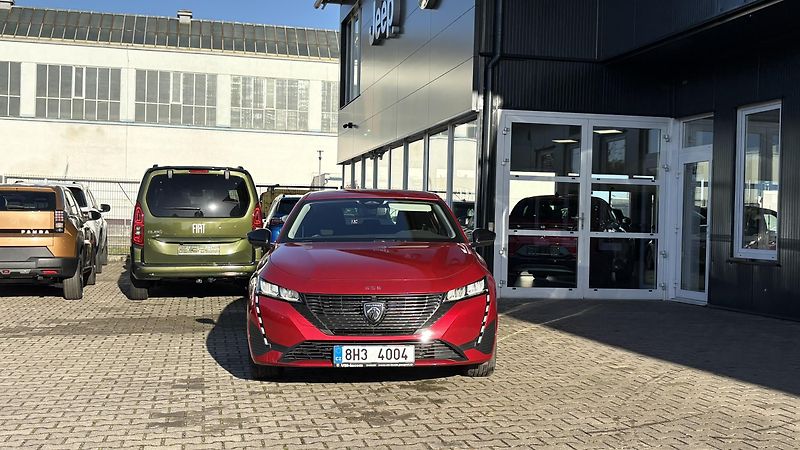 Peugeot 308 1.2 130k Active - fotka 2 z 15