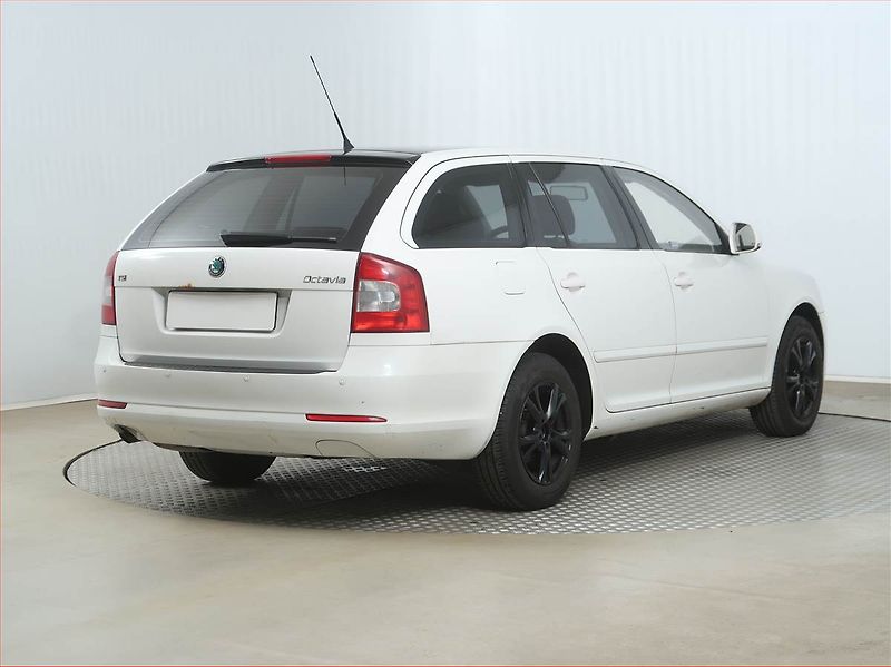 Škoda Octavia (2012) 1.2 TSI, po STK, jezdí výborně - fotka 5 z 14