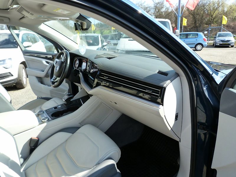 Volkswagen Touareg 3.0 TDI - fotka 18 z 42