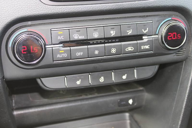 Kia Ceed (2020) 1.4 T-GDI TOP 103kW manuál LED - fotka 16 z 33