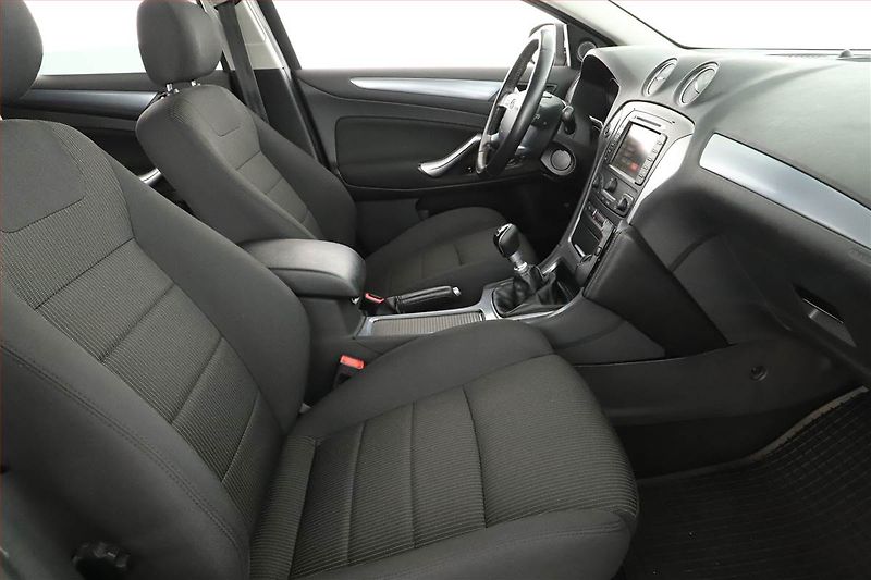 Ford Mondeo (2014) 2.0 TDCi, Navi, Xenony - fotka 7 z 14