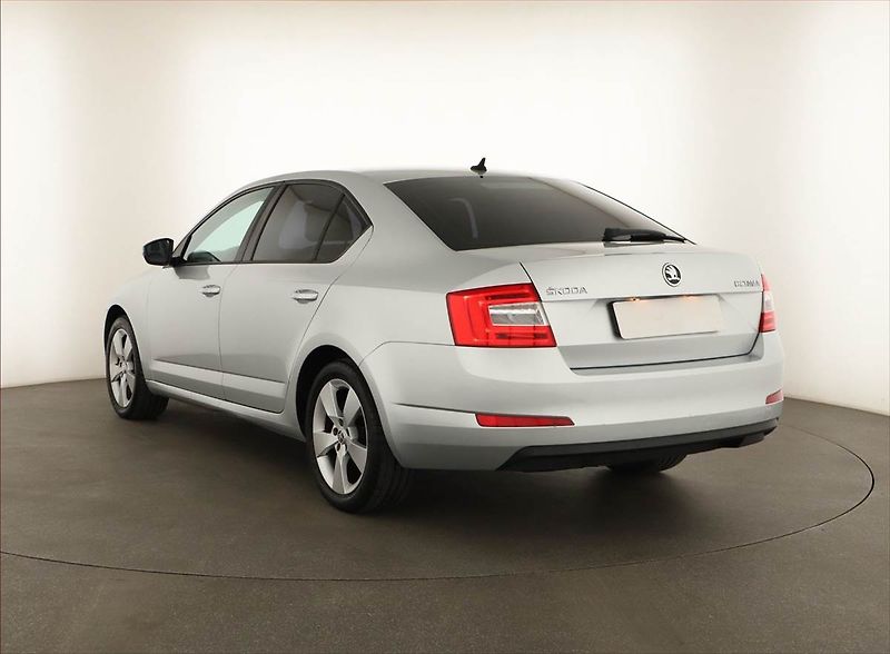 Škoda Octavia (2017) 1.0 TSI, Xenony, Tempomat - fotka 4 z 13