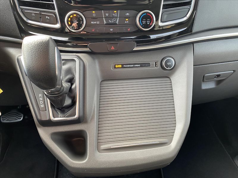 Ford Tourneo Custom 2,0 EcoBlue 125kW 8 Míst L2 - fotka 21 z 25