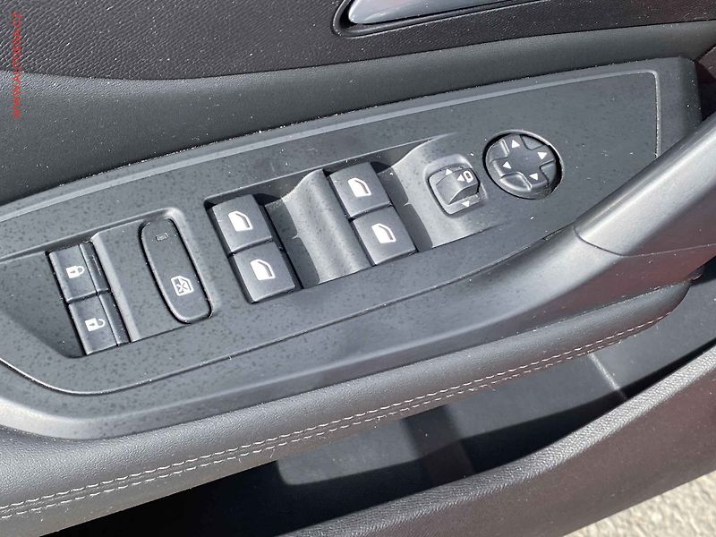 Peugeot 308 (2022) 1.2PT, Allure, LED, TZ, navi - fotka 11 z 18