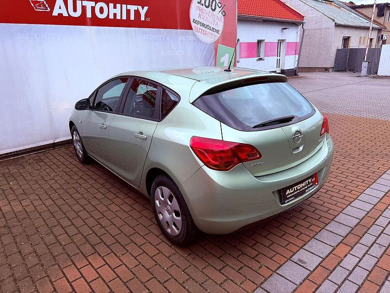 Opel Astra 1.4 EcoTec Design Edition - fotka 8 z 20