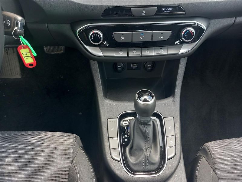 Hyundai i30 1,0 T-GDI COMFORT DCT - fotka 11 z 21