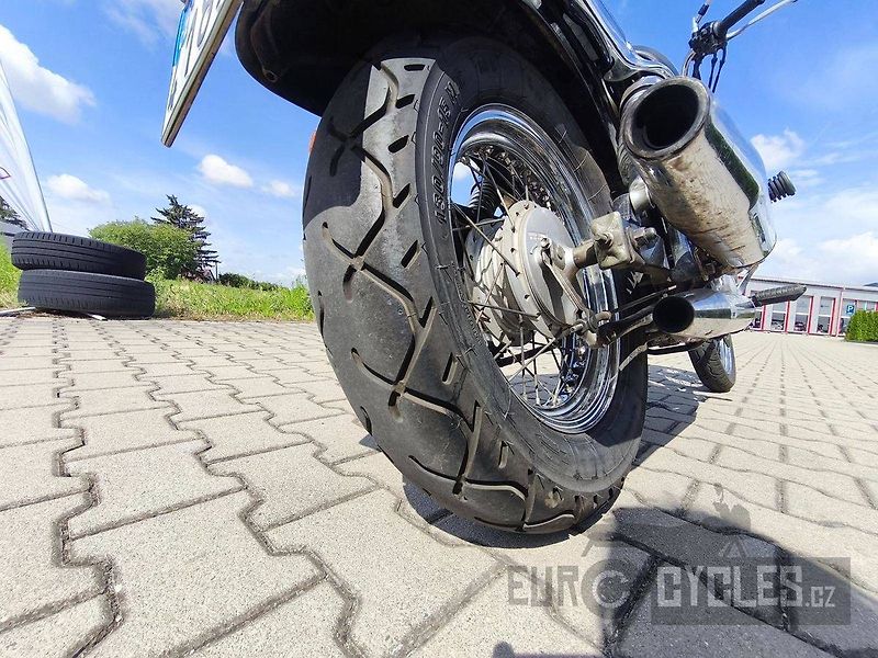 Suzuki VL 125 Intruder (1999) - fotka 10 z 11