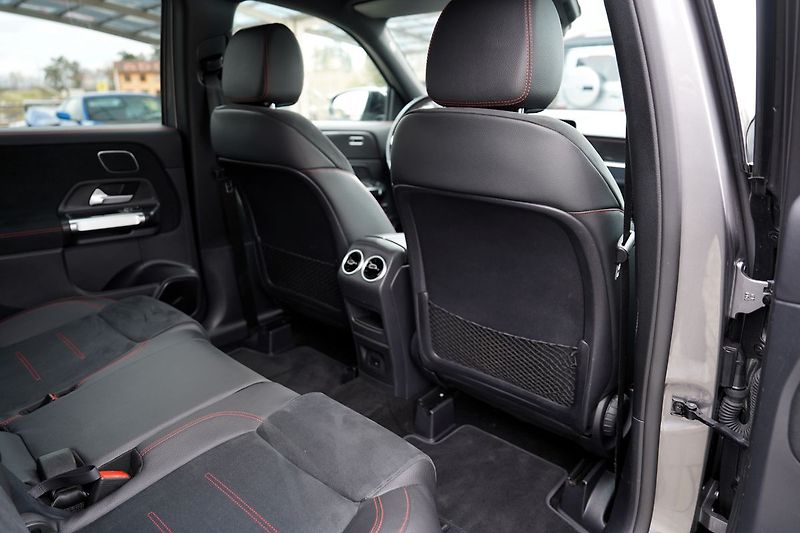 Mercedes-Benz GLB 200d 4Matic/AMG/AT/150 PS/Led - fotka 33 z 50