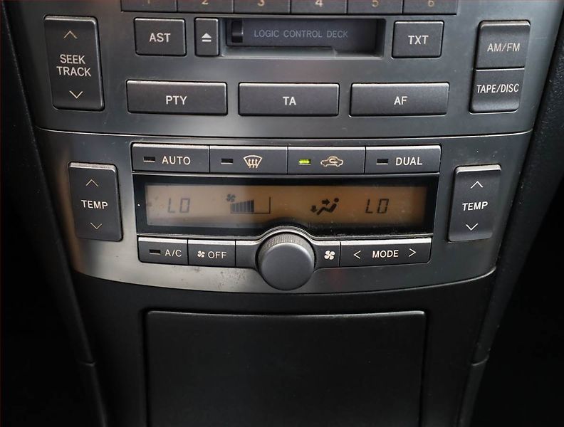 Toyota Avensis (2005) 2.0 VVT-i, nová STK, Klima - fotka 11 z 14