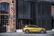 BMW X2.