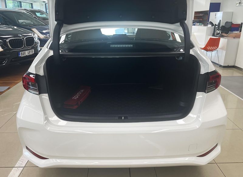 Toyota Corolla 1.8 Hybrid Active, e-CVT, ČR - fotka 8 z 25