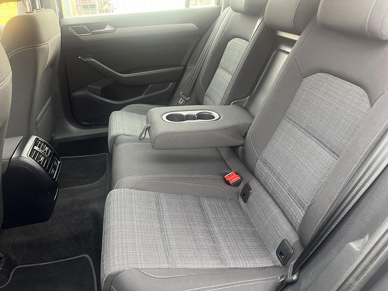 Volkswagen Passat (2021) VARIANT 4MOTION 2,0TDi 140kW - fotka 21 z 25