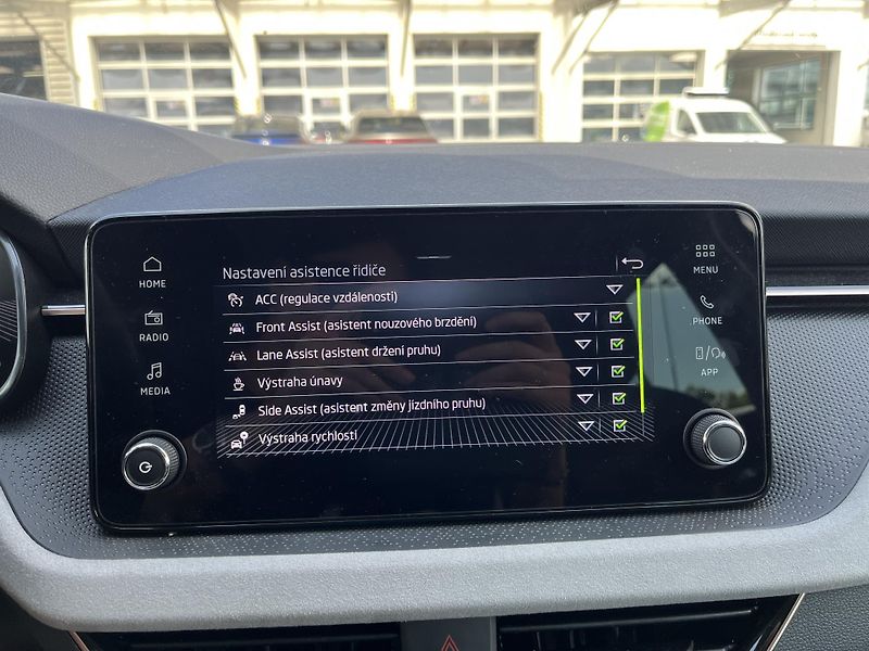 Škoda Scala 1.0 TSI 85kW TOP SELECTION DSG - fotka 17 z 20