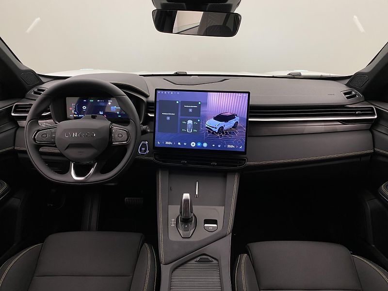 Lynk & Co 01 (2025) CORE PHEV AUT CZ 1.maj - fotka 2 z 94
