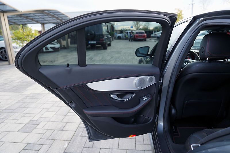 Mercedes-Benz Třídy C C43 AMG 4Matic/ČR/Performance - fotka 15 z 42