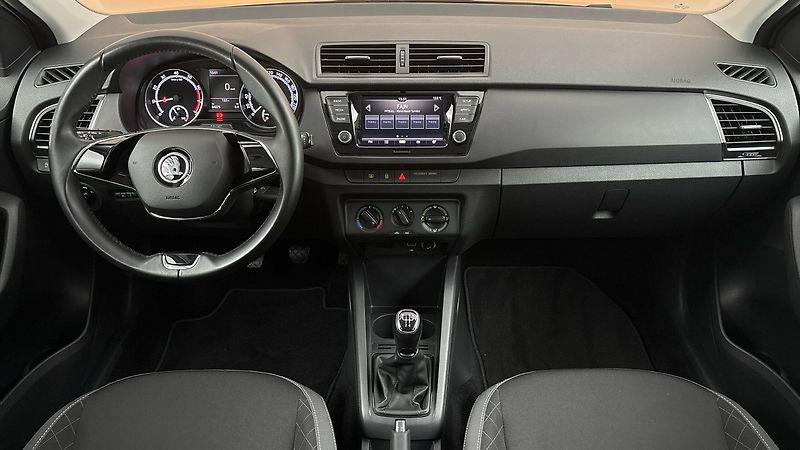 Škoda Fabia 1.0 TSI Ambition Combi - fotka 8 z 23