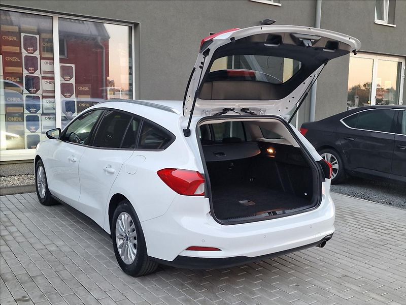 Ford Focus 1.5TDCI Titanium,ČR,1.Majitel - fotka 39 z 46