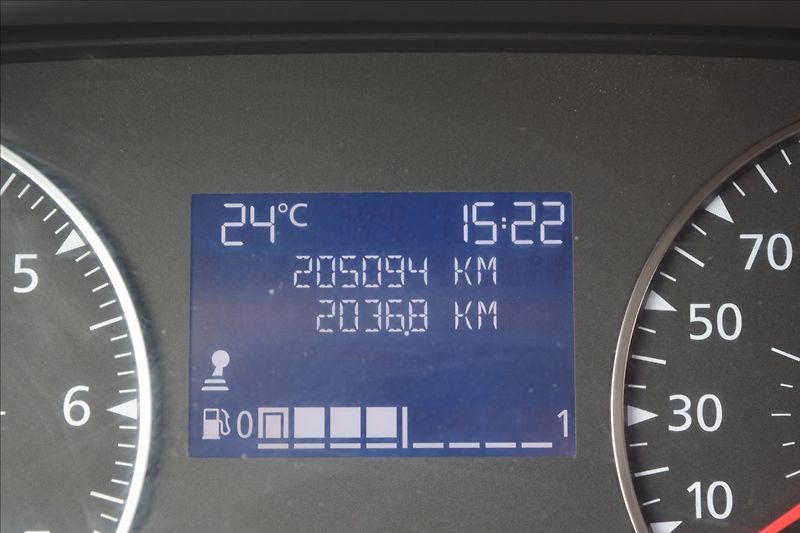 Dacia Duster 1,6 i 84KW 4X4 TAŽNÉ NOVÁ STK - fotka 31 z 42