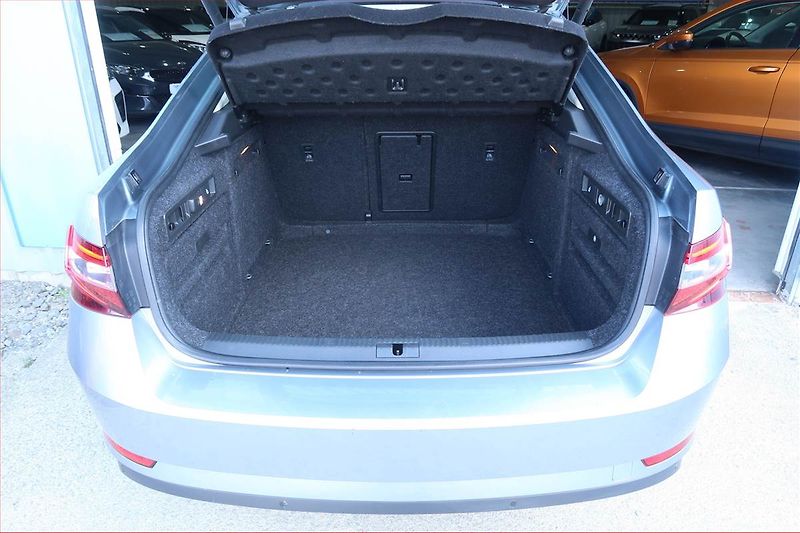 Škoda Superb (2015) Laurin&Klement 2.0 TDI, 4X4 - fotka 14 z 30