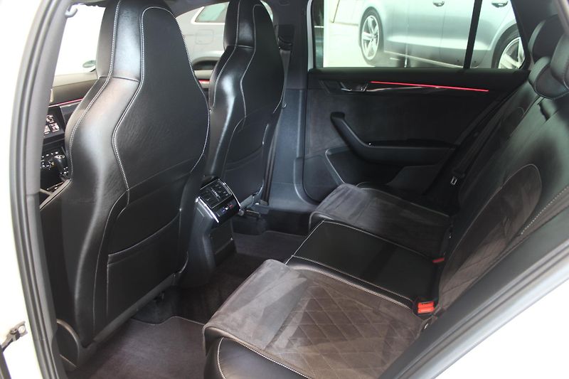 Škoda Superb (2017) 2.0TDI DSG Sport-Line Tažné - fotka 20 z 39