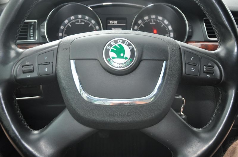 Škoda Superb II 2.0TDi 103kW KOMBI Elegance - fotka 14 z 20