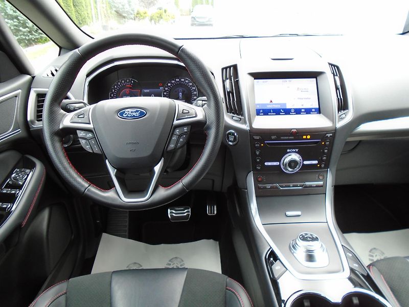 Ford S-MAX 2.5 Duratec FHEV ST-Line 140kW - fotka 17 z 46