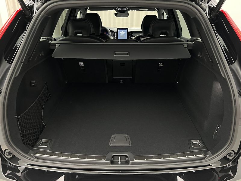 Volvo XC60 (2026) B5 AWD BLACK EDITION PLUS AUT - fotka 6 z 45