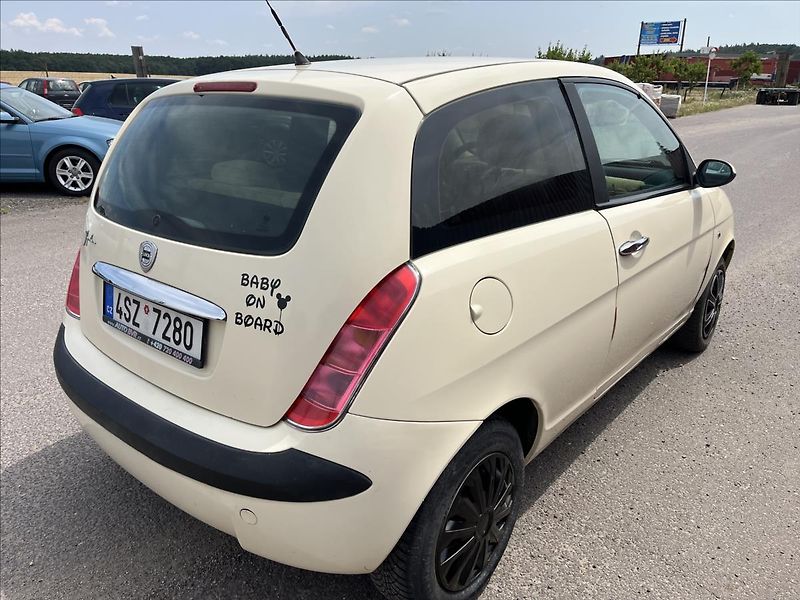 Lancia Y 1,2 i STK 9/2027 - fotka 6 z 25