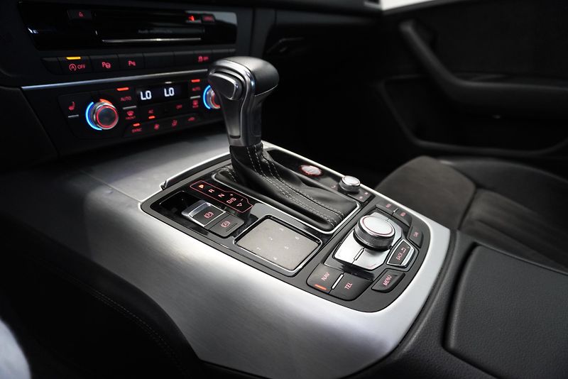 Audi S6 4.0 V8 TFSI 309kW QUATTRO  - fotka 16 z 29