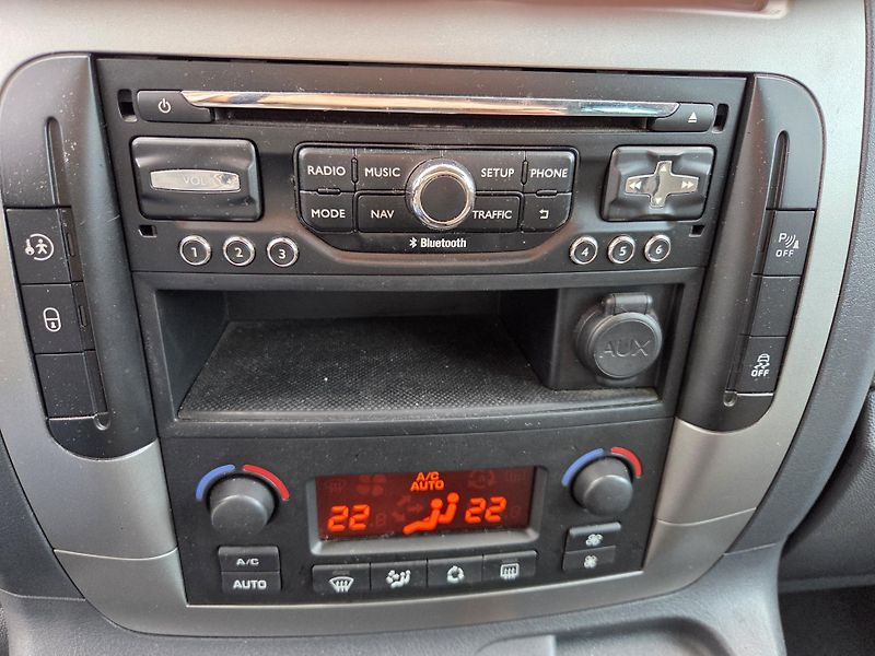 Peugeot Expert Tepee (2014) 2.0 HDI 120Kw Motor 3válce - fotka 26 z 28