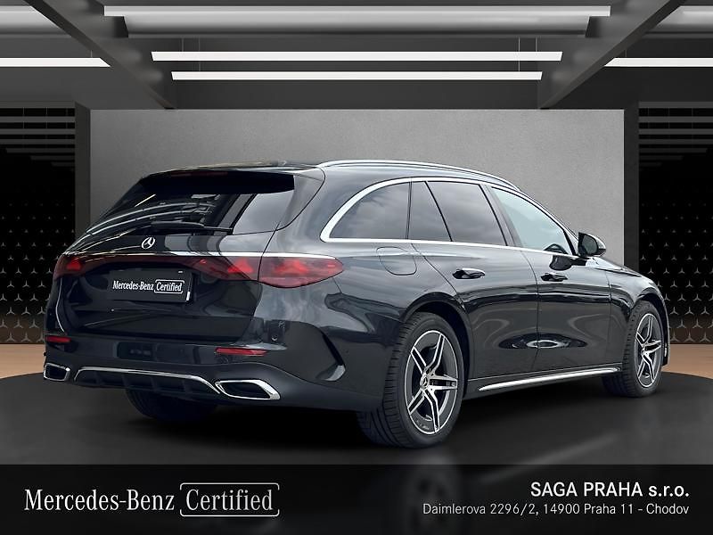 Mercedes-Benz Třídy E E-Třída 220 d 4MATIC kombi - fotka 2 z 18