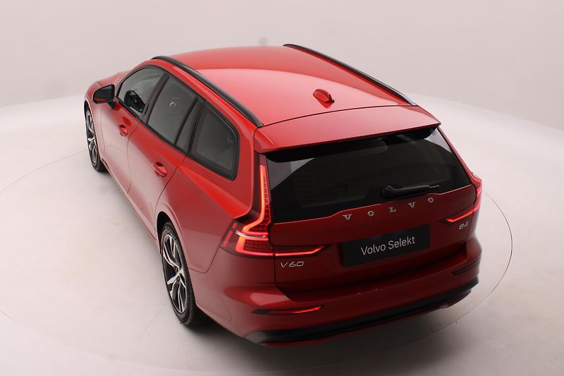 Volvo V60 B4 DARK PLUS AUT CZ - fotka 17 z 50