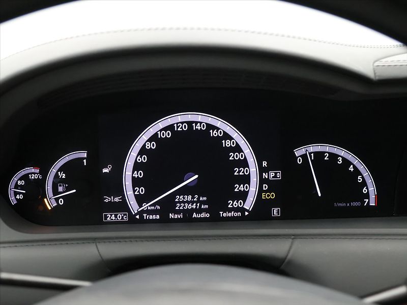Mercedes-Benz CL 4.7 500 320kW  Blue EFFICIENCY - fotka 18 z 37