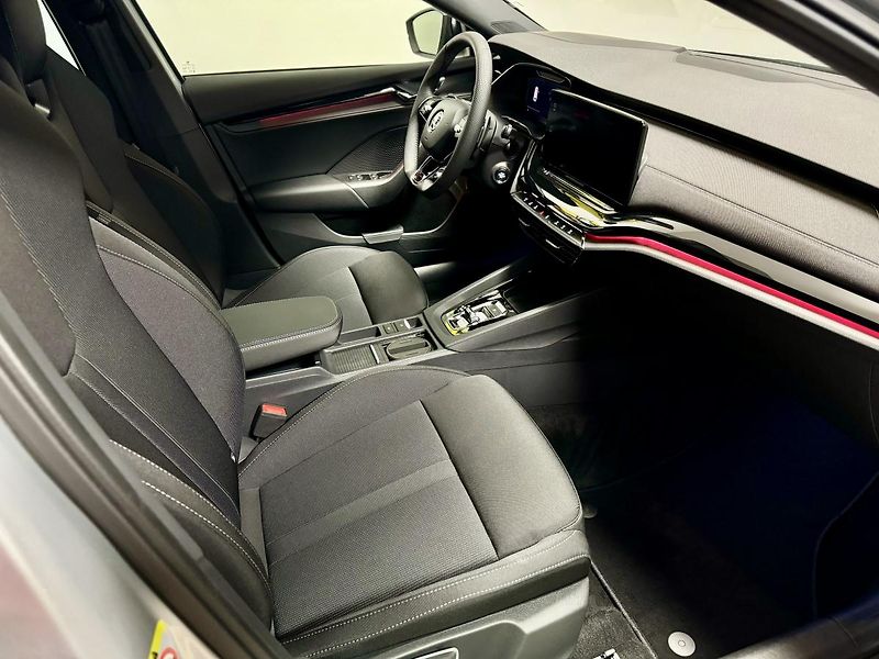 Škoda Octavia (2024) Sportline 2,0 TSI 140kW DSG4x4 - fotka 10 z 11