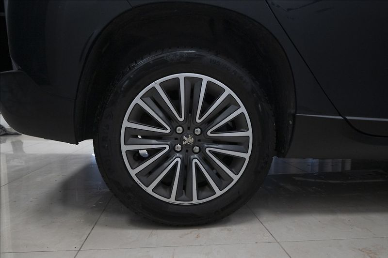 Peugeot 2008 1,2 i 1. AUT. AC VÝHŘEV 1. MAJ - fotka 36 z 36