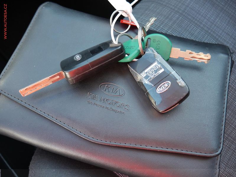 Kia Ceed (2010) 1.4CVVT, ČR, AC, park.asist - fotka 17 z 17