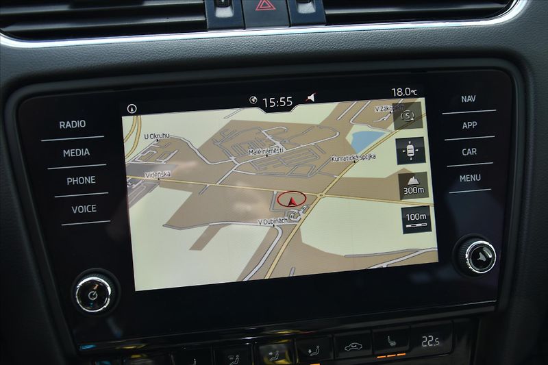 Škoda Octavia 1.6 TDI 85kW DSG LED NAVI ČR - fotka 17 z 24