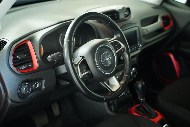 Jeep Renegade - fotka 15 z 27