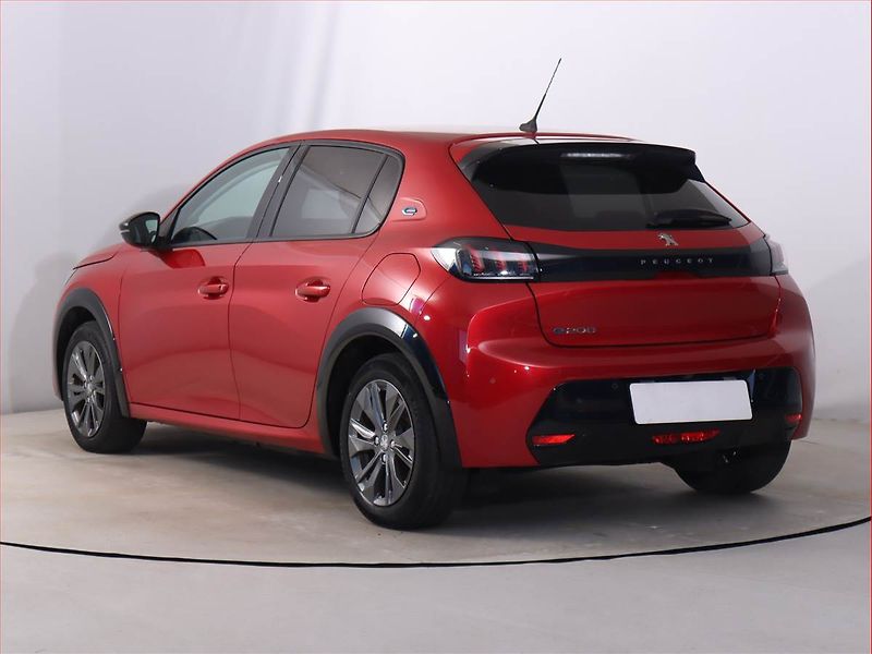 Peugeot 208 (2022) Allure 50 kWh, SoH 100% - fotka 4 z 23