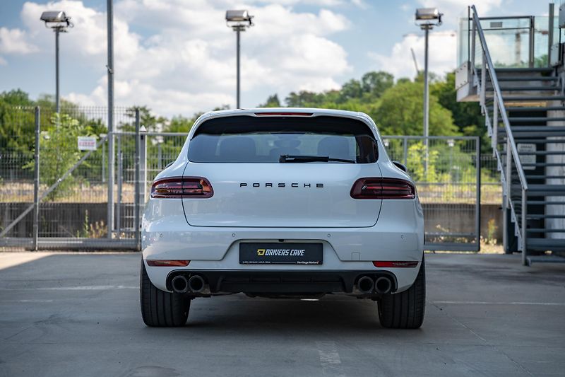 Porsche Macan (2018)  3.6 Turbo Performance & Black - fotka 6 z 21