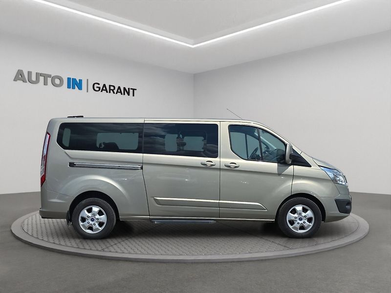 Ford Tourneo Custom (2016) 2.0 TDCi 96kW, L2 ČR, 1. Maj., - fotka 4 z 20