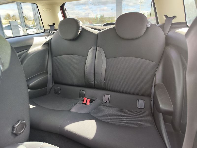 Mini Cooper 1.6/90kW PANO,NAVI - fotka 10 z 26