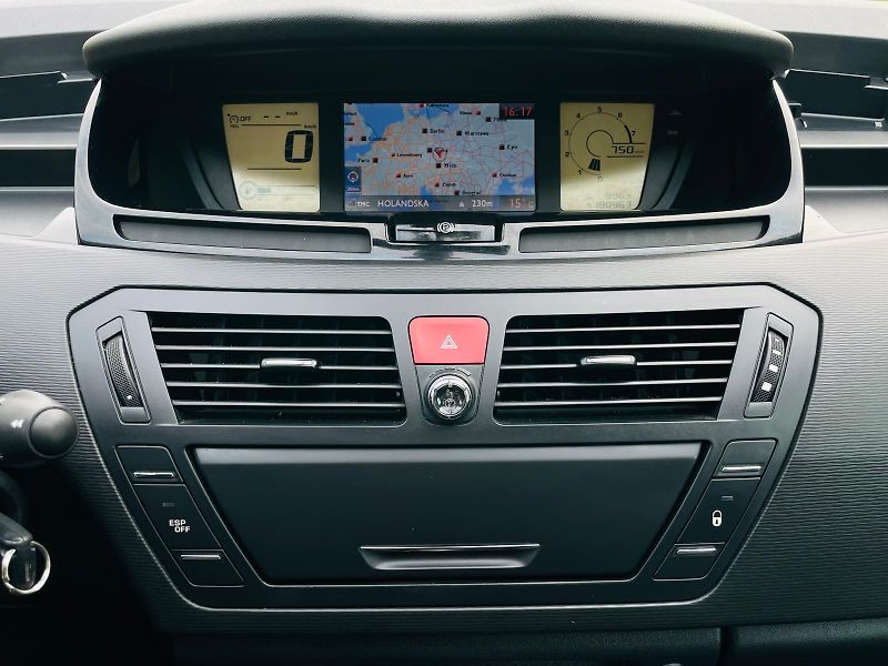 Citroën C4 Picasso 1.6i 88KW MANUÁL LED SENZORY - fotka 34 z 44
