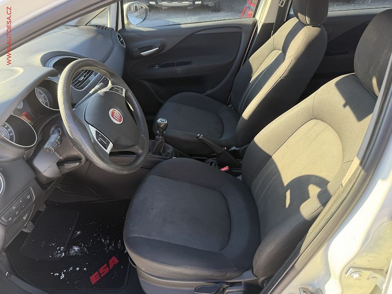 Fiat Punto (2014) 1.4i, ČR - fotka 9 z 16