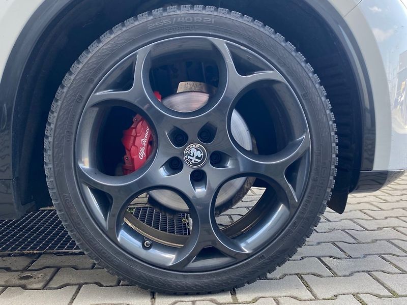 Alfa Romeo Stelvio (2024) 2,2 JTD  Veloce (154kW) NM 4x4 - fotka 13 z 33
